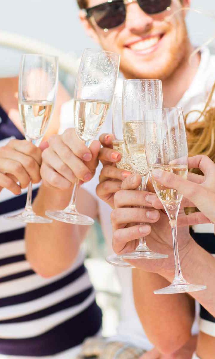 https://leyachtclubbeirut.com/wp-content/uploads/2018/09/post_03-720x1200.jpg